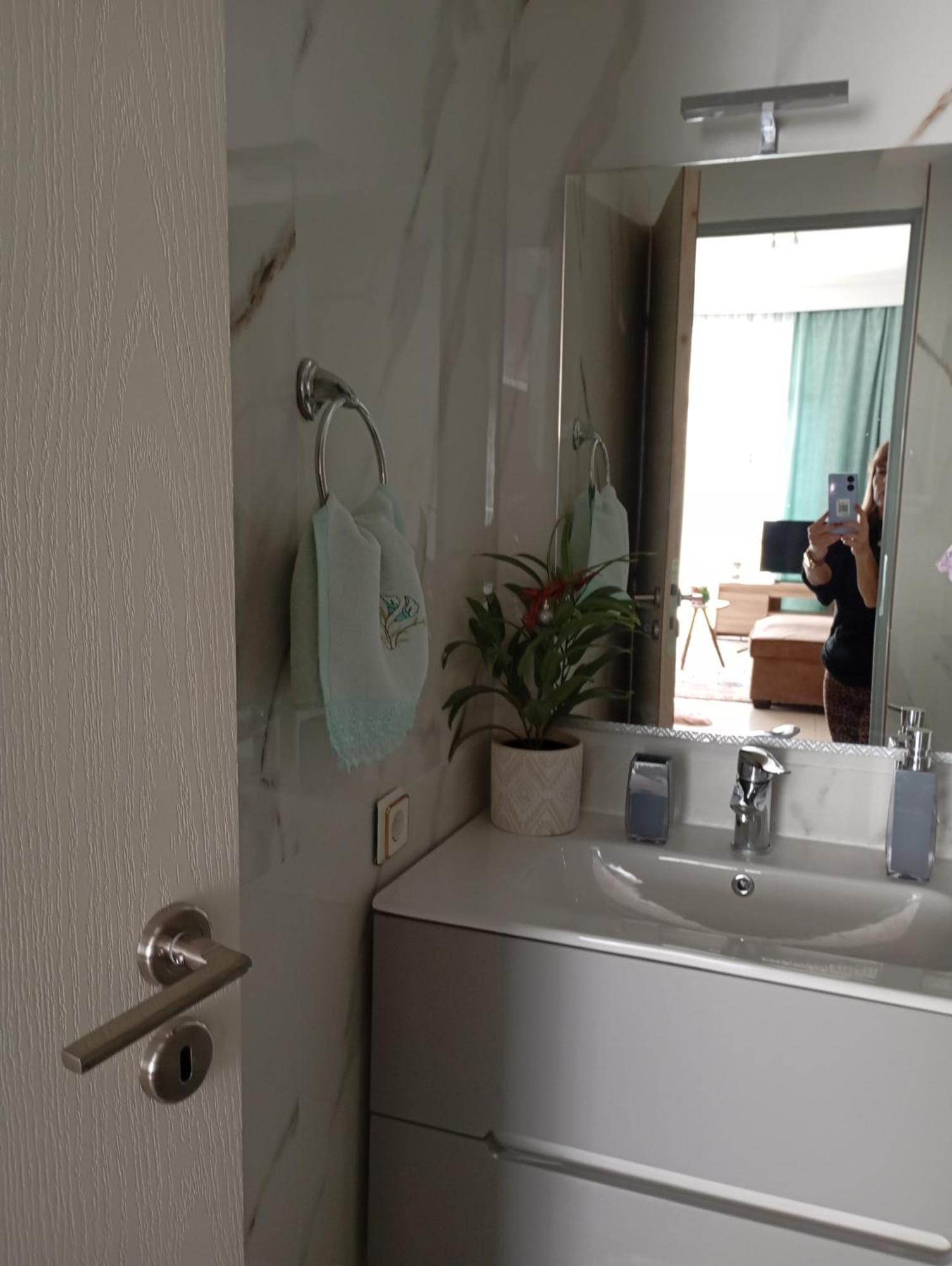 Hospitable Appartment In The Central Park, クサンチ エクステリア 写真